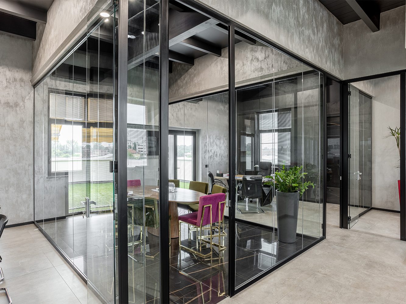 Milano Living Real Estate pareti vetrate