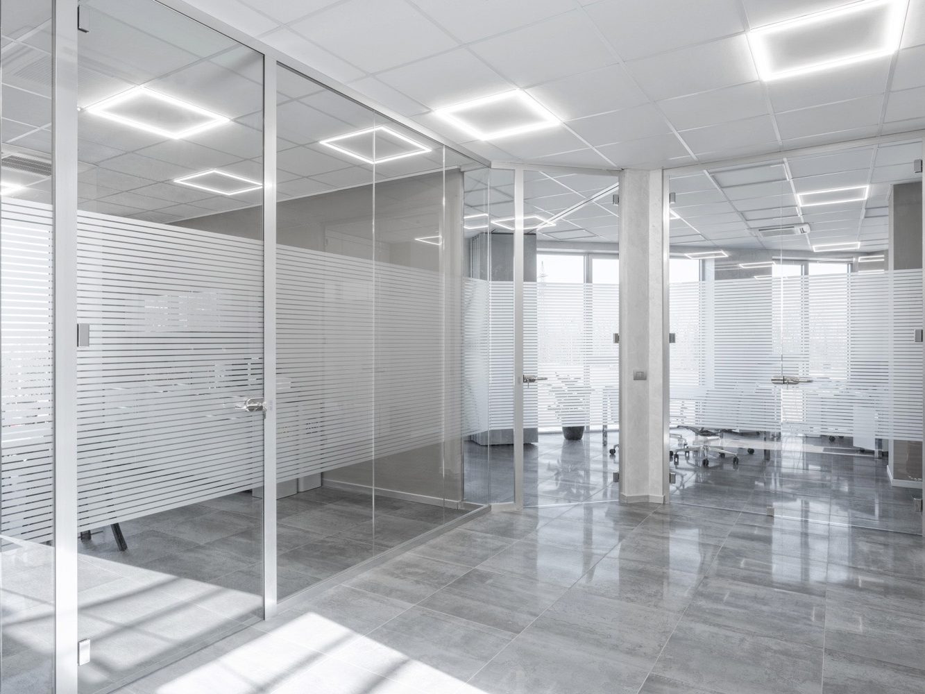 Nenvitech pareti vetrate