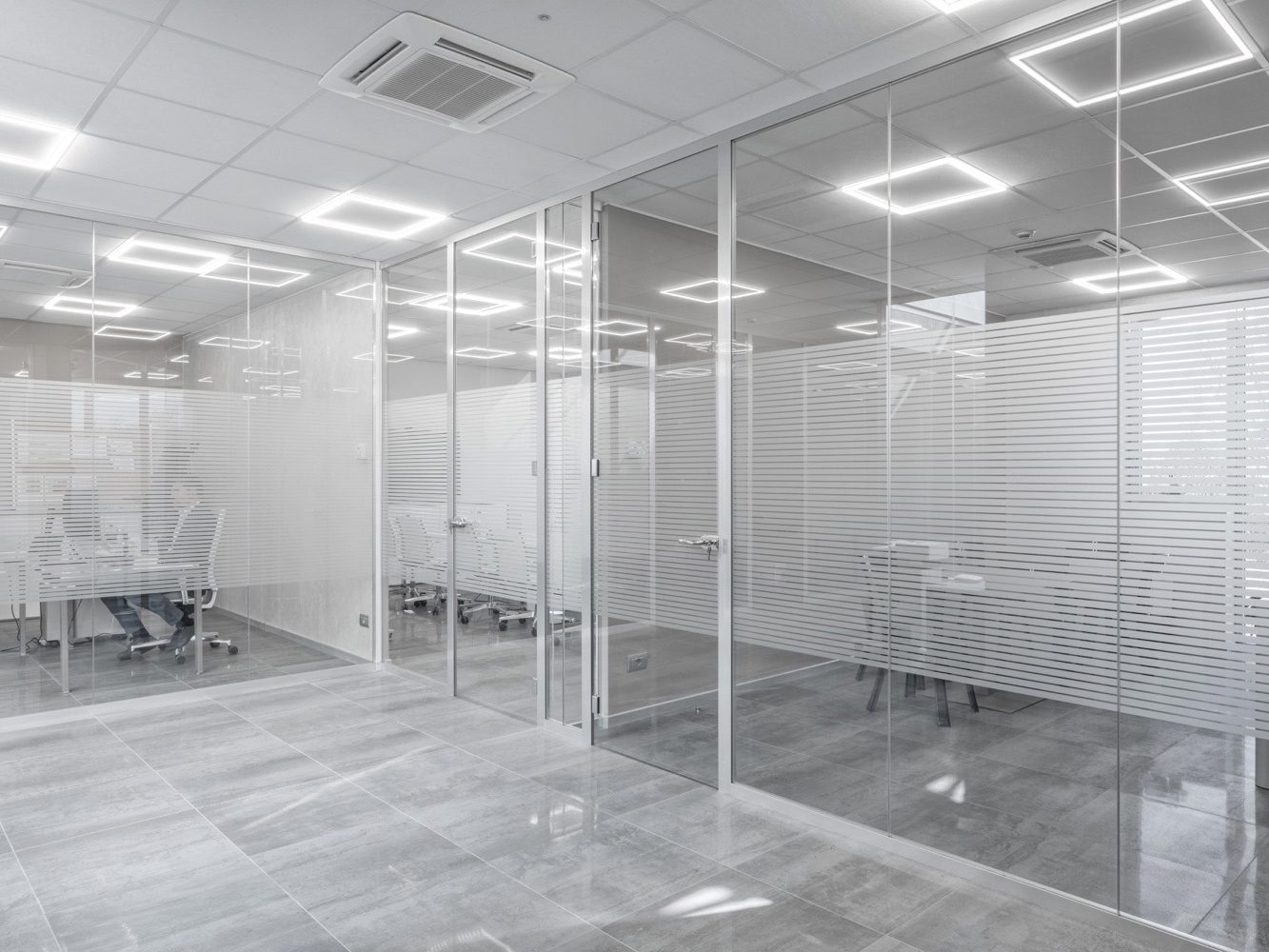 Nenvitech pareti vetrate