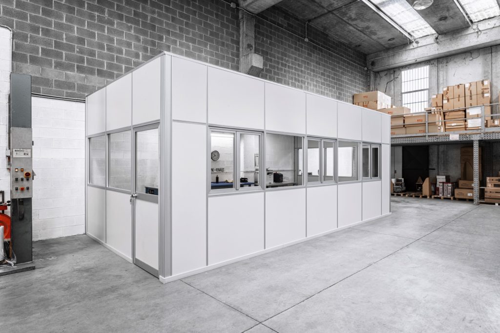 Box ufficio nel reparto magazzino