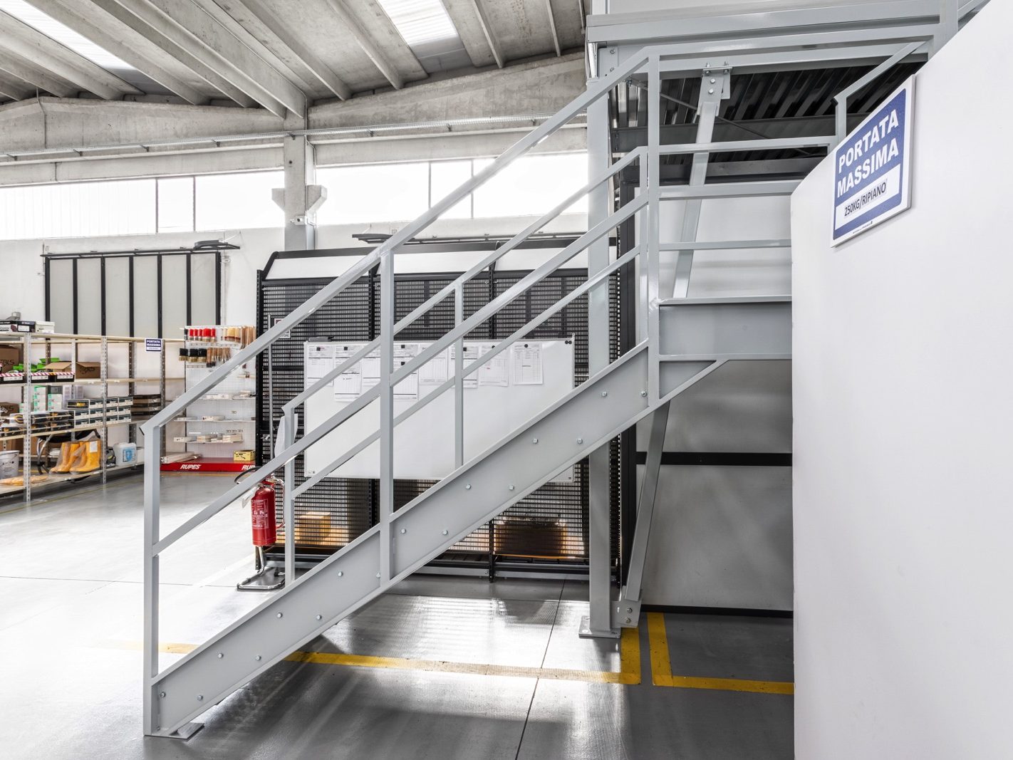 Realizzazione di un nuovo blocco uffici su due livelli per Proget Color