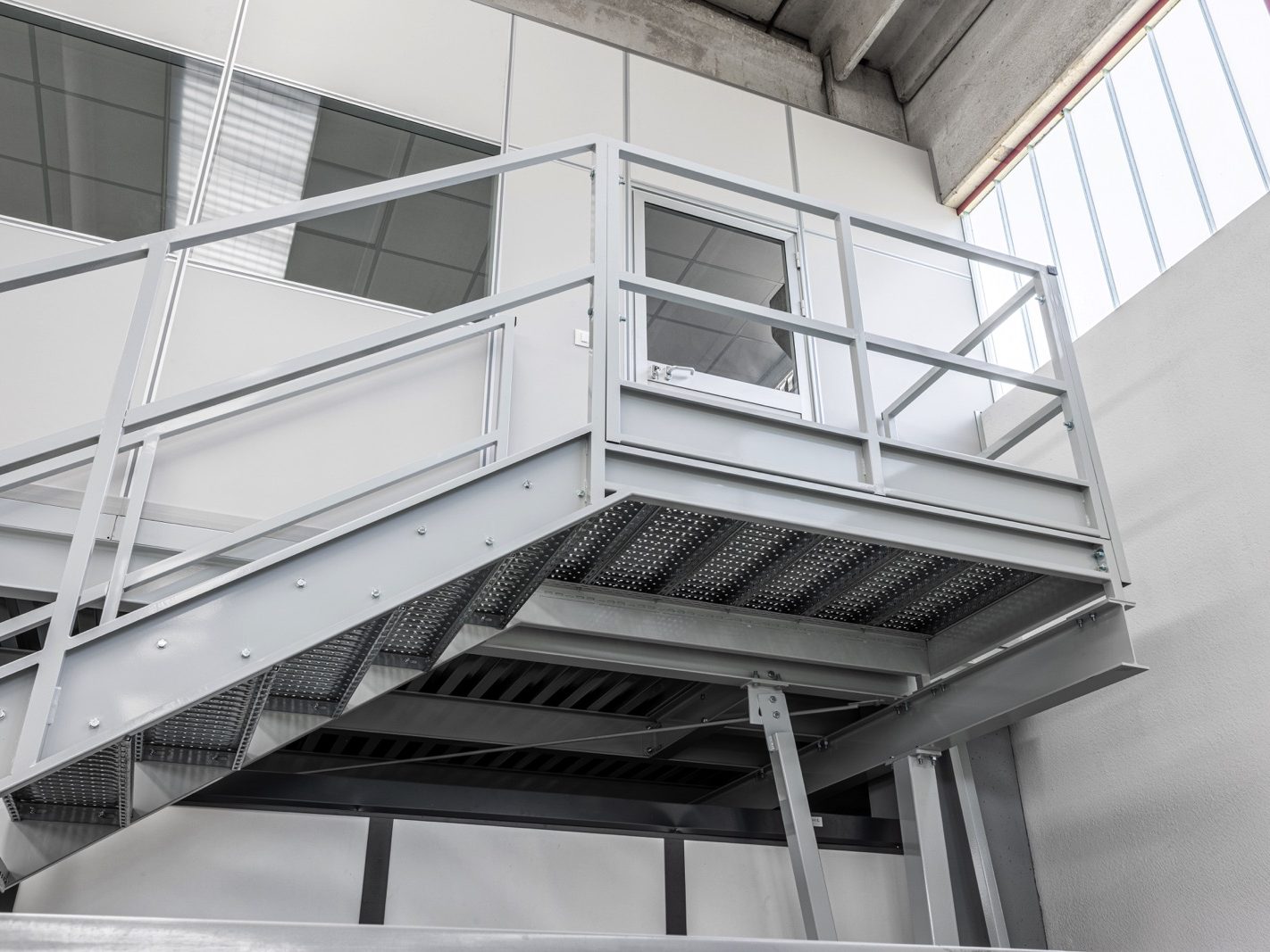 Realizzazione di un nuovo blocco uffici su due livelli per Proget Color