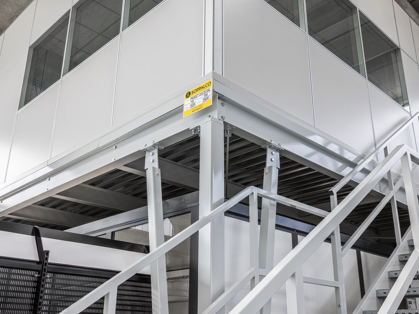 Realizzazione di un nuovo blocco uffici su due livelli per Proget Color