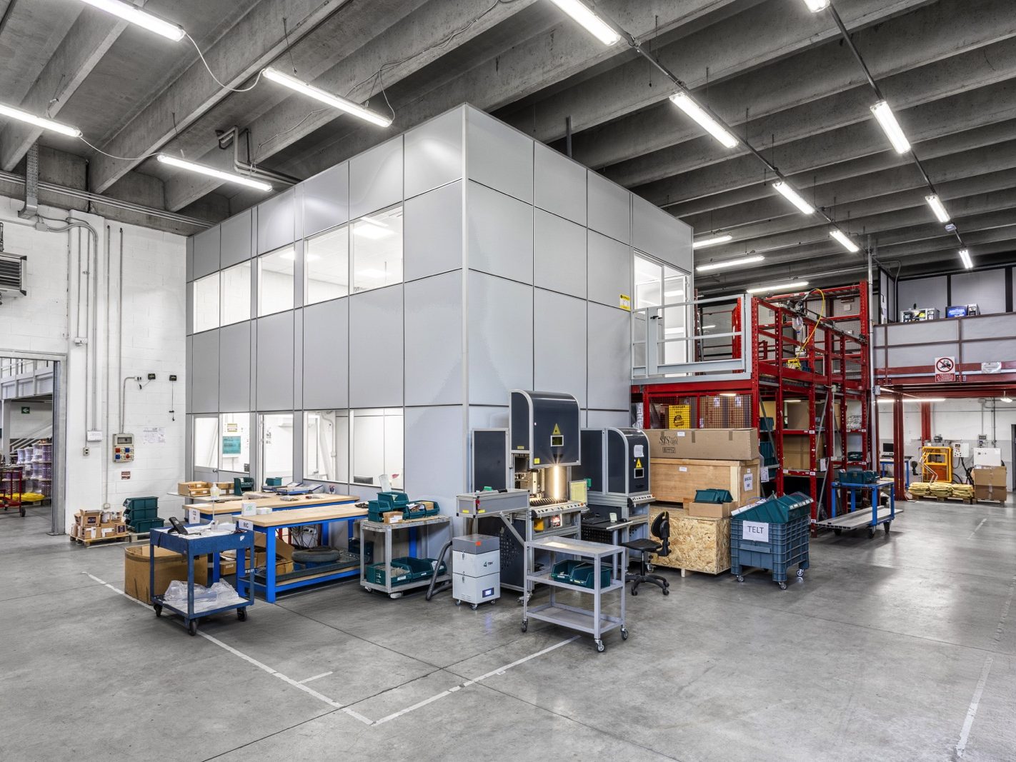 Realizzazione di nuovi spazi tecnici e uffici, con spazi differenziati e funzionali per laboratori, sale prove e area direzionale per Sisgeo