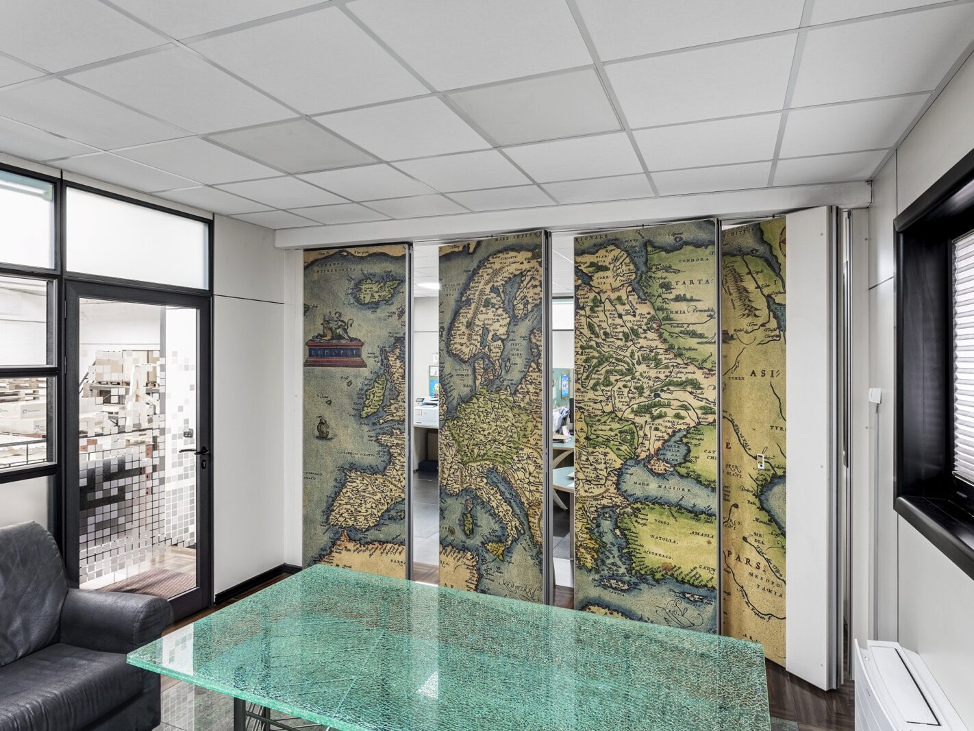 Mainardi Sistemi, pareti manovrabili con pellicole decorative